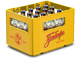 Gelbe Getränkekiste gefüllt mit mehreren Glasflaschen auf weißem Hintergrund.